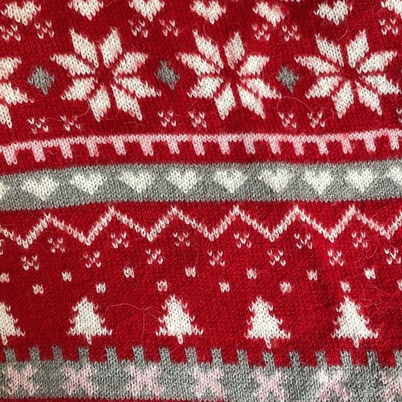 H&M girls red and white sweater. Size 6-8 - Picture 8 of 8